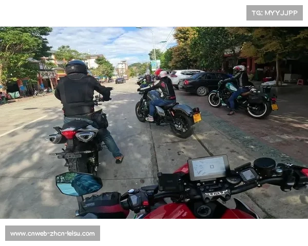 摄影师讲述拍摄难点：摩托车跟拍如何保稳定